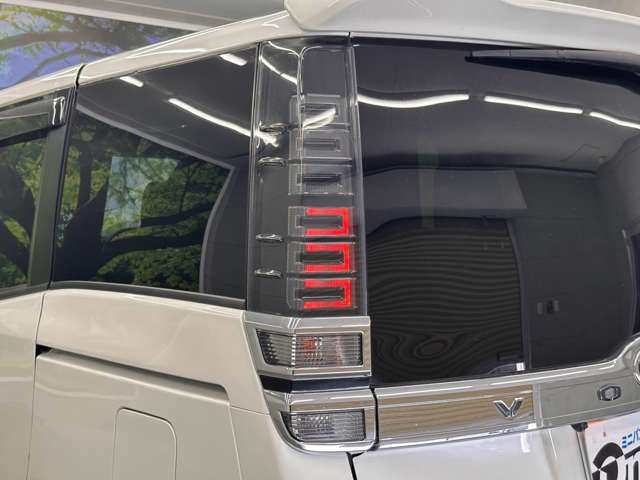 トヨタ ヴォクシー ２．０ ＺＳ 煌ＩＩＩ R3年 () 99