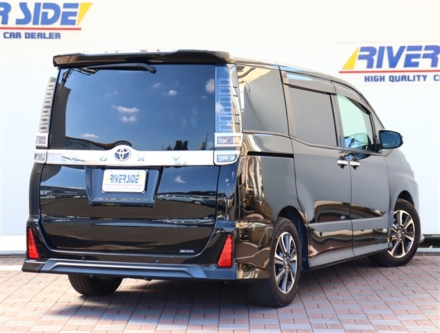 トヨタ ヴォクシー ２．０ ＺＳ 煌ＩＩ R1年 () 99