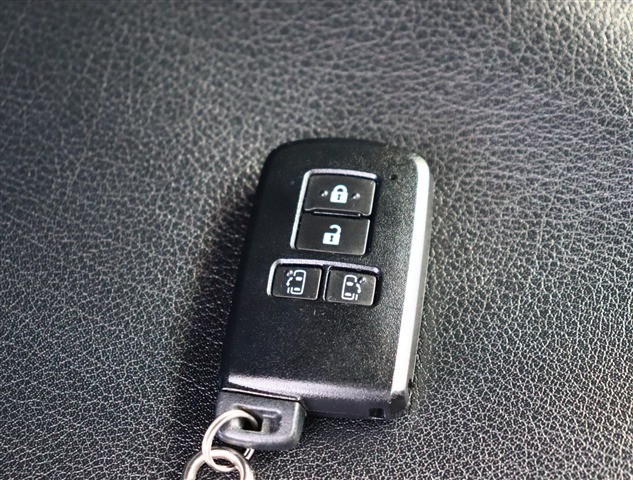 トヨタ ヴォクシー ２．０ ＺＳ 煌ＩＩ R1年 () 99