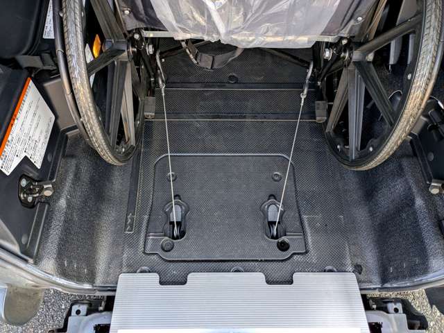 トヨタ シエンタ １．５ Ｇ ウェルキャブ 車イス仕様車 タイプＩ 助手席側セカンドシート付 H29年 (東海) 99