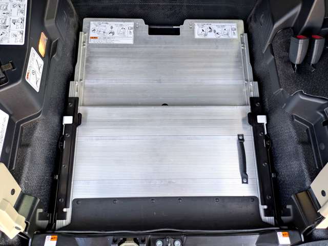 トヨタ シエンタ １．５ Ｇ ウェルキャブ 車イス仕様車 タイプＩ 助手席側セカンドシート付 H29年 (東海) 99