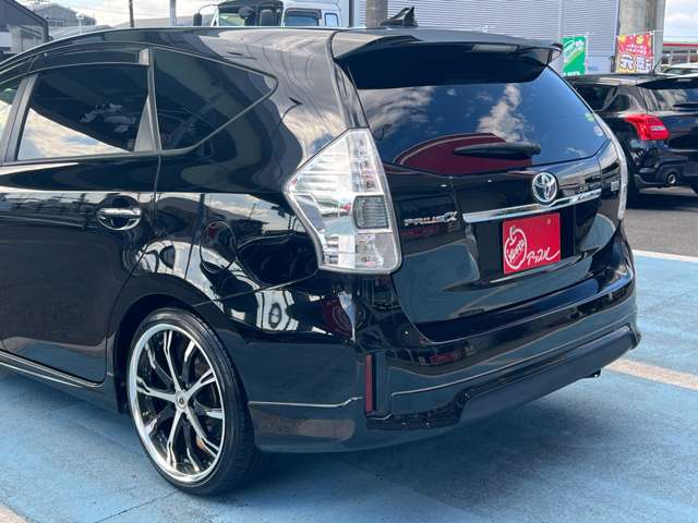 トヨタ プリウスΑ １．８ Ｇ チューン ブラック H26年 (東海) 99