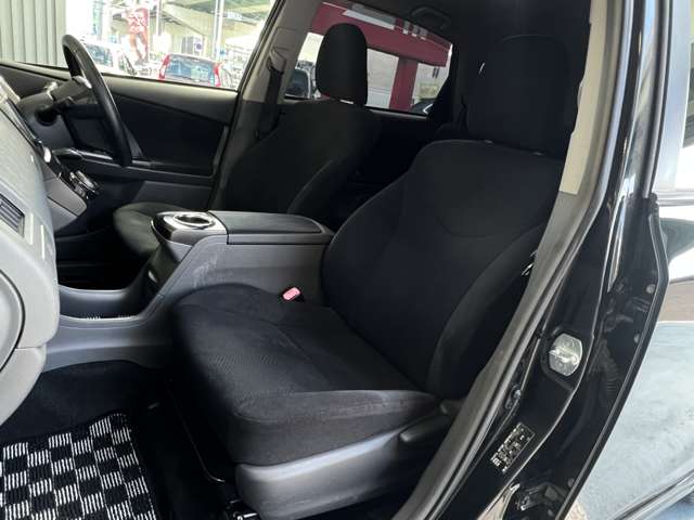 トヨタ プリウスΑ １．８ Ｇ チューン ブラック H26年 (東海) 99