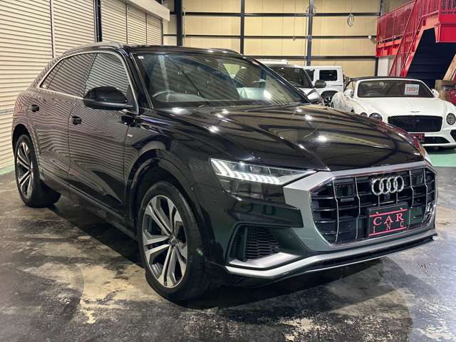 アウディ Ｑ８ ５５ ＴＦＳＩ クワトロ デビューパッケージ Ｓライン ４ＷＤ R1年 () 99