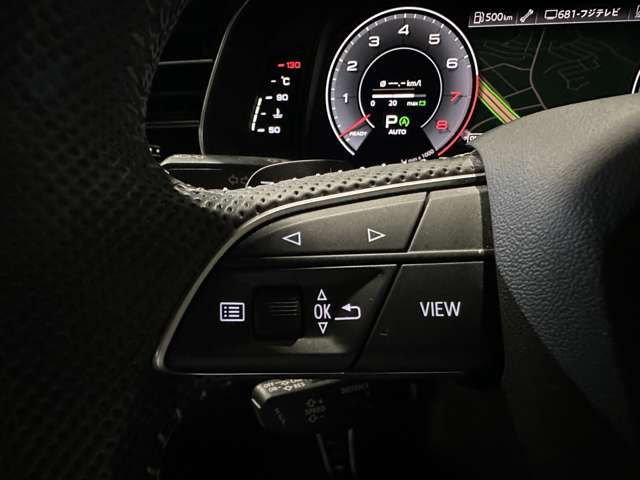 アウディ Ｑ８ ５５ ＴＦＳＩ クワトロ デビューパッケージ Ｓライン ４ＷＤ R1年 () 99