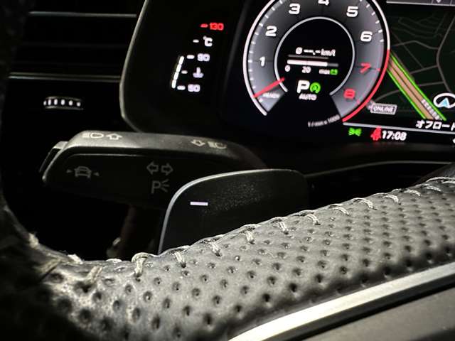アウディ Ｑ８ ５５ ＴＦＳＩ クワトロ デビューパッケージ Ｓライン ４ＷＤ R1年 () 99