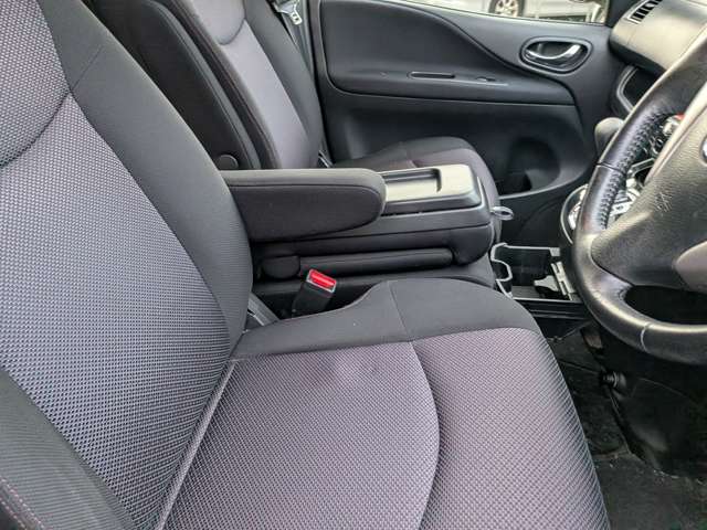 日産 セレナ ２．０ ハイウェイスター Ｓ－ＨＹＢＲＩＤ Ｖセレクション H25年 (関東) 99