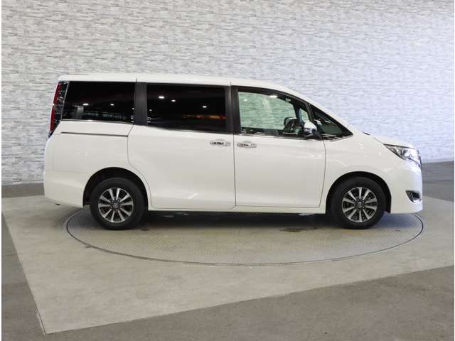 トヨタ エスクァイア ２．０ ＧＩ プレミアムパッケージ ブラックテーラード ４ＷＤ R1年 (関東) 99