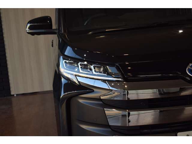 トヨタ ノア １．８ ハイブリッド Ｓ－Ｚ Ｅ－ＦＯＵＲ ４ＷＤ R4年 (北海道) 99