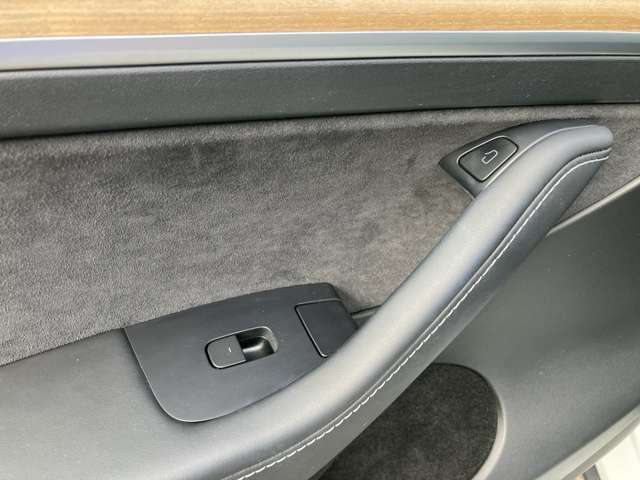 テスラ モデルＹ ＲＷＤ R4年 (九州・沖縄) 99