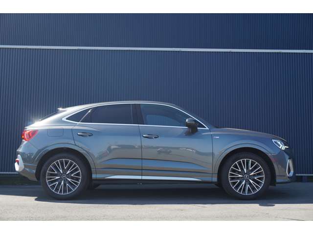 アウディ Ｑ３　スポーツバック ３５　ＴＦＳＩ　Ｓライン R3年 () 99