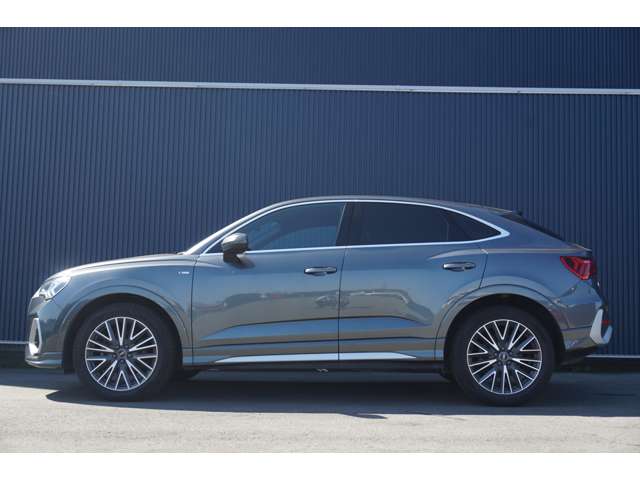 アウディ Ｑ３　スポーツバック ３５　ＴＦＳＩ　Ｓライン R3年 () 99