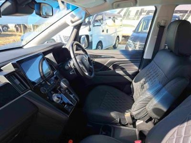 三菱 デリカ　Ｄ：５ アーバンギア ２．２ Ｇ パワーパッケージ ディーゼルターボ ４ＷＤ R6年 () 99