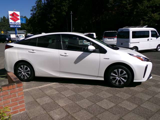 トヨタ プリウス １．８ Ａ Ｅ－ＦＯＵＲ ４ＷＤ R1年 (東北) 99