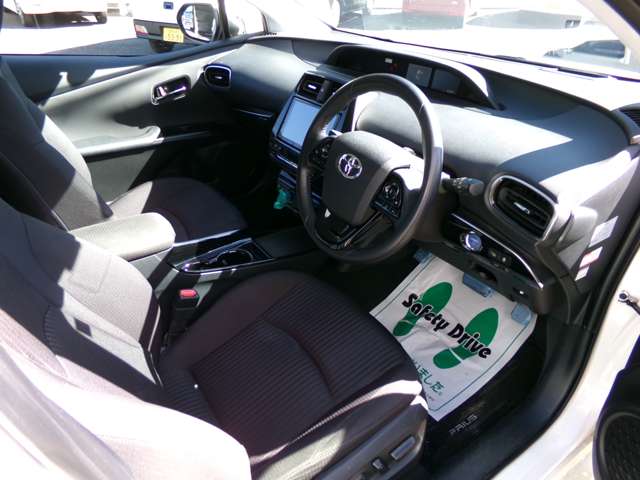 トヨタ プリウス １．８ Ａ Ｅ－ＦＯＵＲ ４ＷＤ R1年 (東北) 99