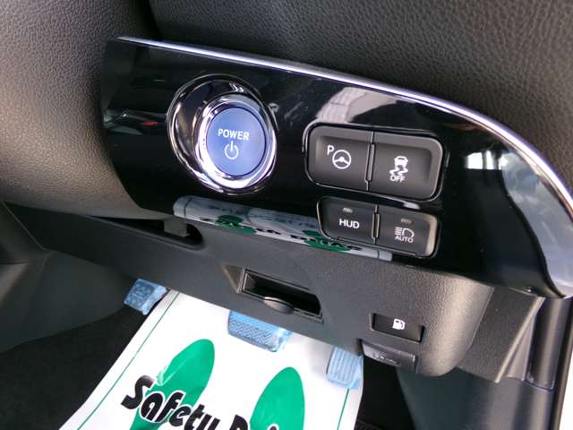 トヨタ プリウス １．８ Ａ Ｅ－ＦＯＵＲ ４ＷＤ R1年 (東北) 99