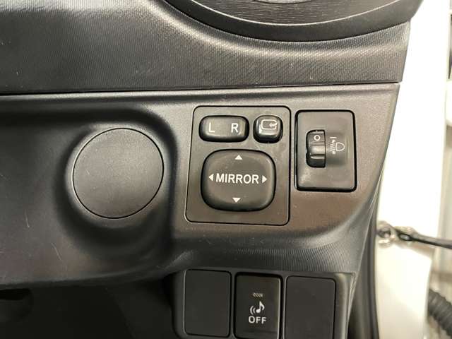 トヨタ アクア １．５ Ｓ H25年 (甲信越・北陸) 99