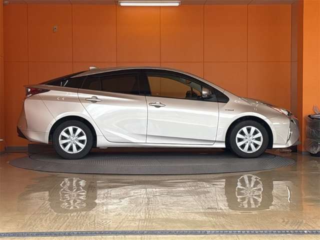 トヨタ プリウス １．８ Ｓ セーフティ プラス H29年 (近畿) 99