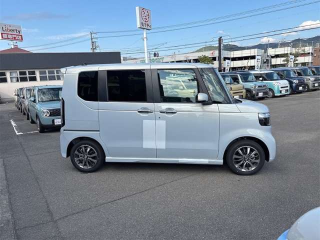 ホンダ Ｎ　ＢＯＸ カスタム ６６０ R8年 (四国) 99