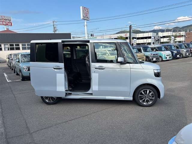 ホンダ Ｎ　ＢＯＸ カスタム ６６０ R8年 (四国) 99