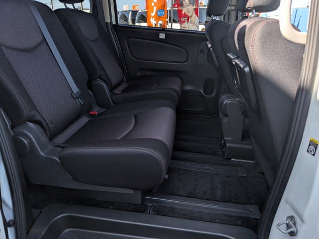 日産 セレナ ２．０ ハイウェイスター Ｓ－ＨＹＢＲＩＤ Ｖセレクション H25年 (関東) 99