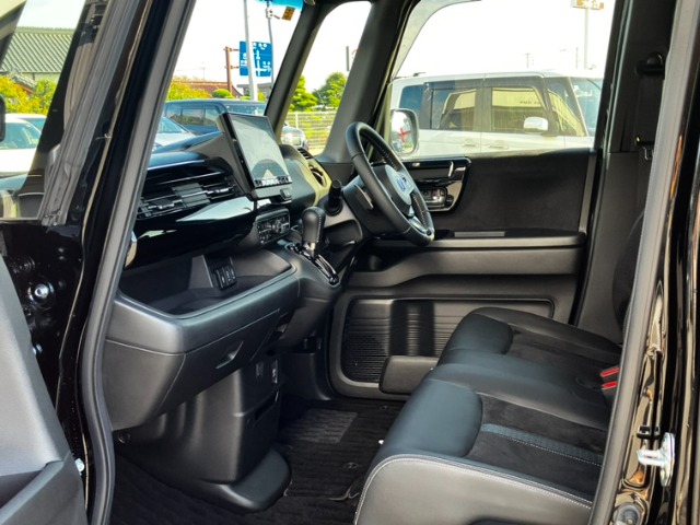 ホンダ Ｎ　ＢＯＸ カスタム ６６０ Ｌ ターボ R5年 (九州・沖縄) 99