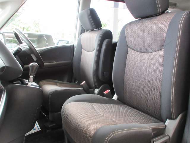 日産 セレナ ２．０ ハイウェイスター Ｓ－ＨＹＢＲＩＤ H26年 (関東) 99