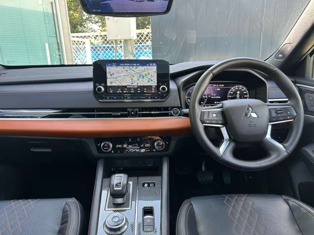三菱 アウトランダーＰＨＥＶ ＰＨＥＶ ２．４ Ｐ ４ＷＤ R5年 (近畿) 99