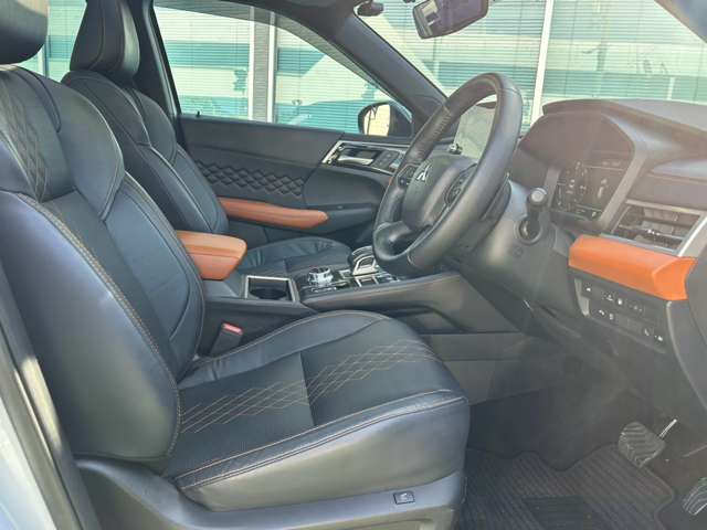 三菱 アウトランダーＰＨＥＶ ＰＨＥＶ ２．４ Ｐ ４ＷＤ R5年 (近畿) 99