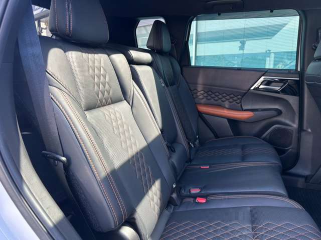 三菱 アウトランダーＰＨＥＶ ＰＨＥＶ ２．４ Ｐ ４ＷＤ R5年 (近畿) 99