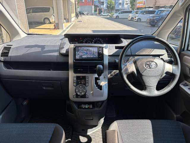 トヨタ ヴォクシー ２．０ ＺＳ 煌ＩＩ H22年 (近畿) 99