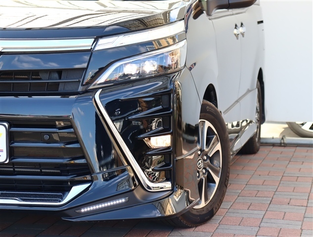 トヨタ ヴォクシー ２．０ ＺＳ 煌ＩＩ R1年 (関東) 99