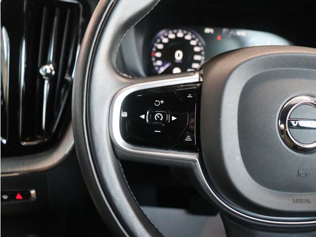 ボルボ ＸＣ６０ Ｔ５ ＡＷＤ インスクリプション ４ＷＤ R1年 (関東) 99