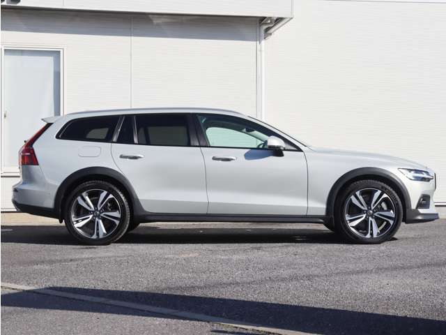 ボルボ Ｖ６０クロスカントリー Ｔ５ ＡＷＤ プロ ４ＷＤ R1年 (関東) 99