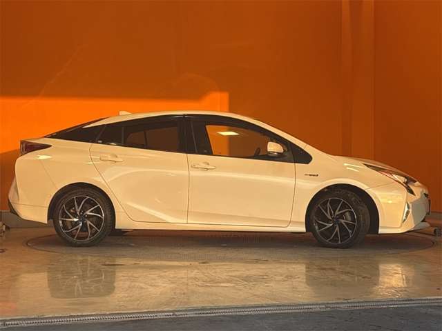 トヨタ プリウス １．８ Ｓ セーフティ プラス H29年 (近畿) 99
