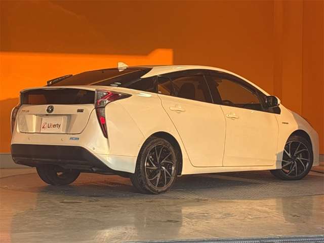 トヨタ プリウス １．８ Ｓ セーフティ プラス H29年 (近畿) 99