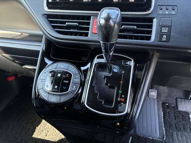 トヨタ ノア ２．０ ＳＩ ＷＸＢＩＩＩ R3年 (関東) 99