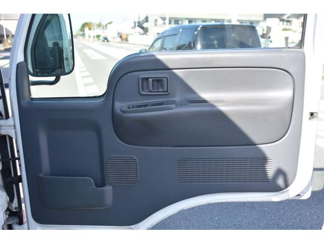 日産 アトラス ２．０ ロング スーパーロー ＤＸ H17年 (近畿) 99