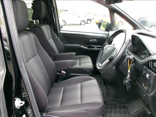 トヨタ ヴォクシー ２．０ ＺＳ 煌ＩＩ R1年 (関東) 99