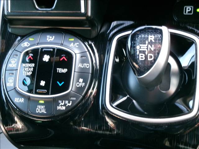 トヨタ エスクァイア　ハイブリッド １．８ ハイブリッド ＧＩ プレミアムパッケージ R1年 (関東) 99