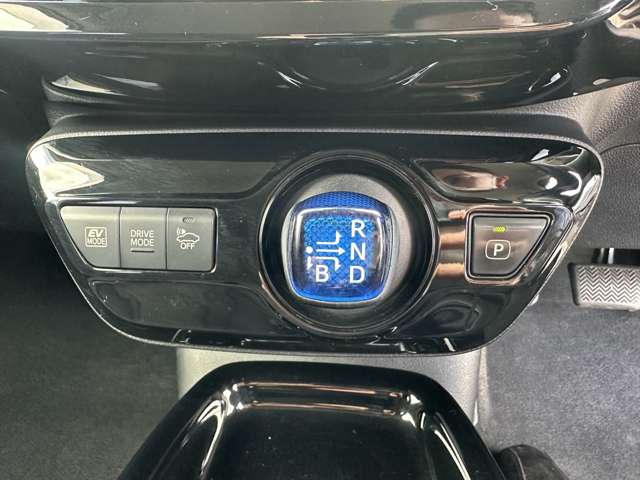 トヨタ プリウス １．８ Ｓ セーフティ プラス ツートーン H29年 (関東) 99