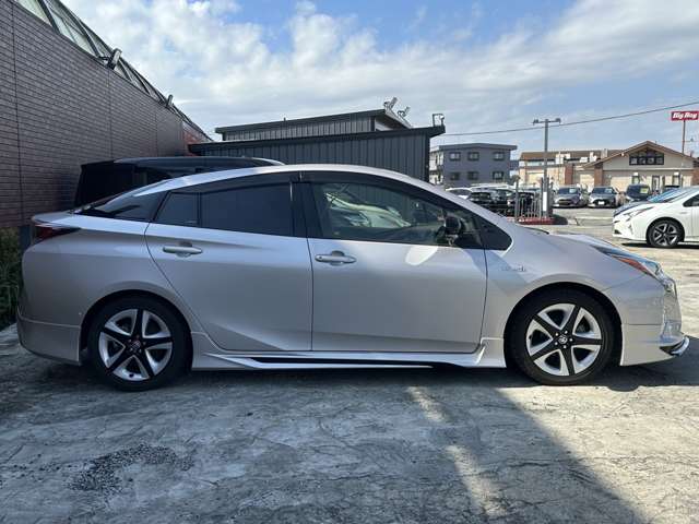 トヨタ プリウス １．８ Ｓ セーフティ プラス ツートーン H29年 (関東) 99
