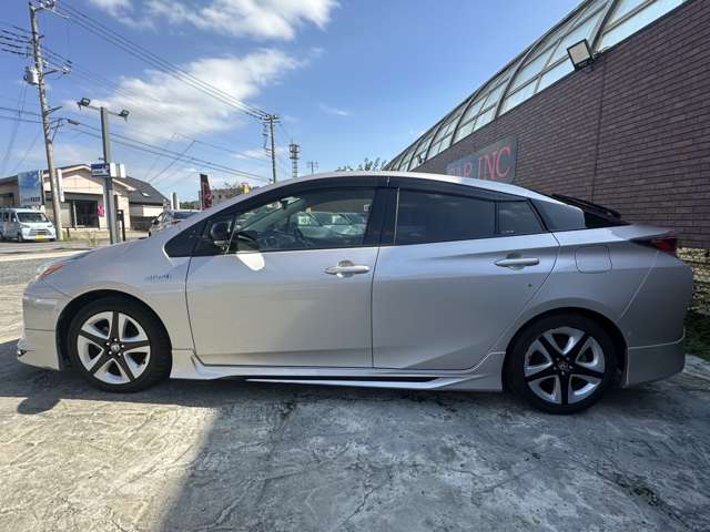 トヨタ プリウス １．８ Ｓ セーフティ プラス ツートーン H29年 (関東) 99