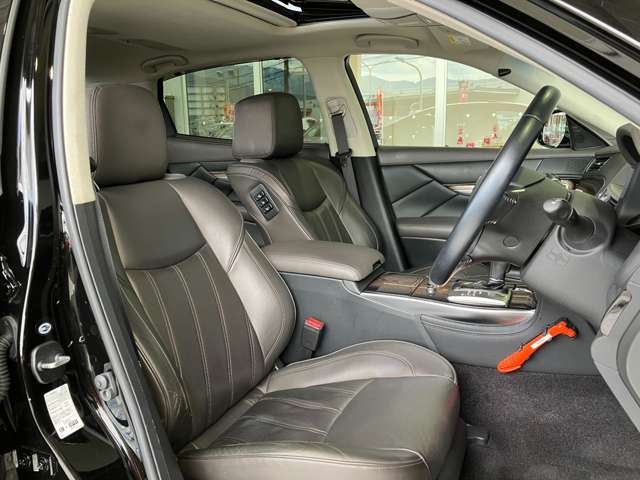 日産 シーマ　ハイブリッド ３．５ ＶＩＰ Ｇ H29年 (近畿) 99