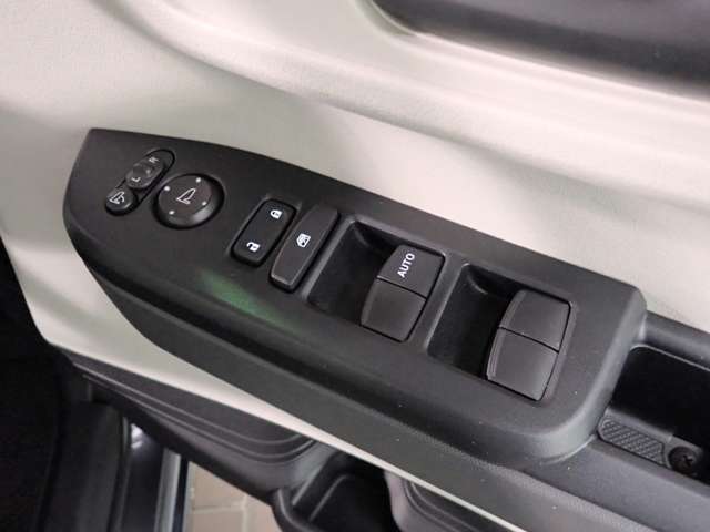 ホンダ Ｎ　ＢＯＸ ６６０ R5年 (近畿) 99