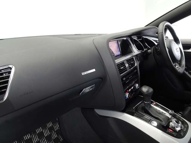 アウディ Ａ５　スポーツバック ２．０ ＴＦＳＩ クワトロ Ｓラインパッケージ ４ＷＤ H24年 (関東) 99