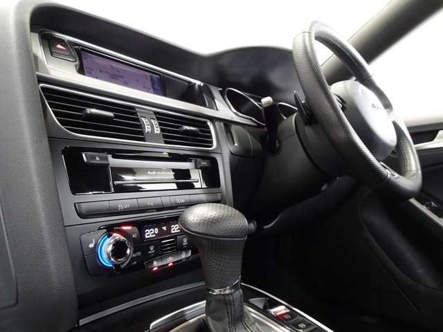 アウディ Ａ５　スポーツバック ２．０ ＴＦＳＩ クワトロ Ｓラインパッケージ ４ＷＤ H24年 (関東) 99