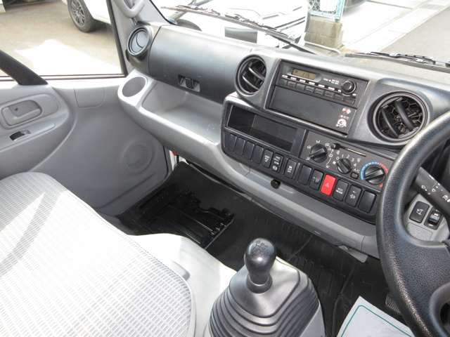 日野自動車 デュトロ パネルバン H28年 (東海) 99