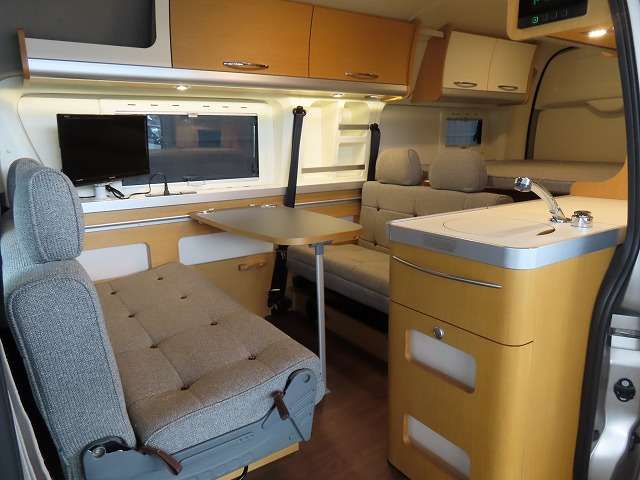 トヨタ ハイエースバン キャンピングカー H28年 (関東) 99