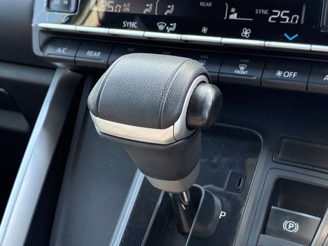 トヨタ ヴォクシー １．８ ハイブリッド Ｓ－Ｚ Ｅ－ＦＯＵＲ ４ＷＤ R4年 (北海道) 99